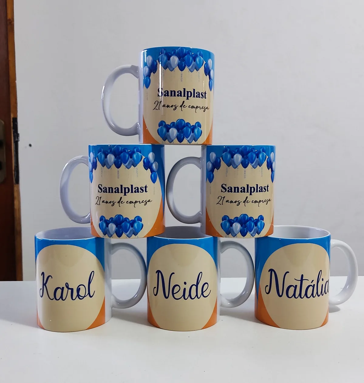 Canecas comemorativas para aniversário da empresa — Sanalplast